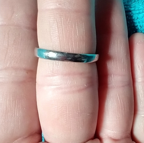 Silvertone hand hug ring adjustable - Picture 3 of 4